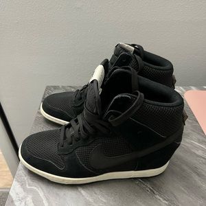 Nike black size 8 hidden wedge shoe never worn